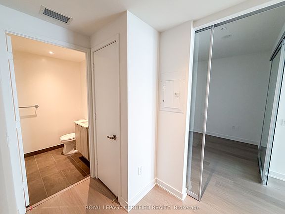 4th image of 448 Burnhamthorpe Rd W #6407