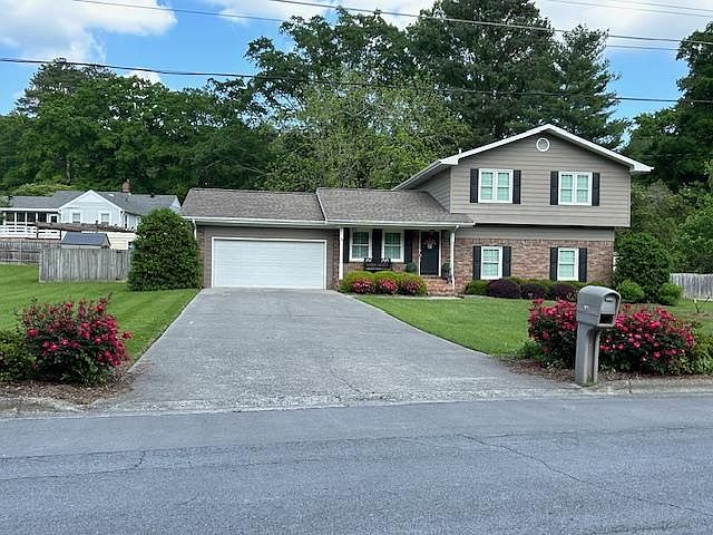 1st image of 911 Brookwood Dr