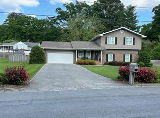 911 Brookwood Dr, Dalton, GA 30720