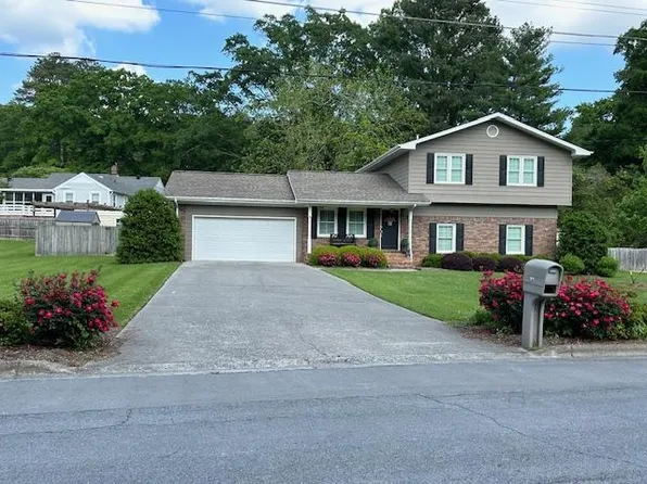 911 Brookwood Dr, Dalton, GA 30720