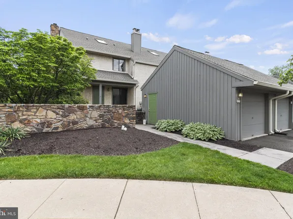 240 Clover Hill Ct, Yardley, PA 19067