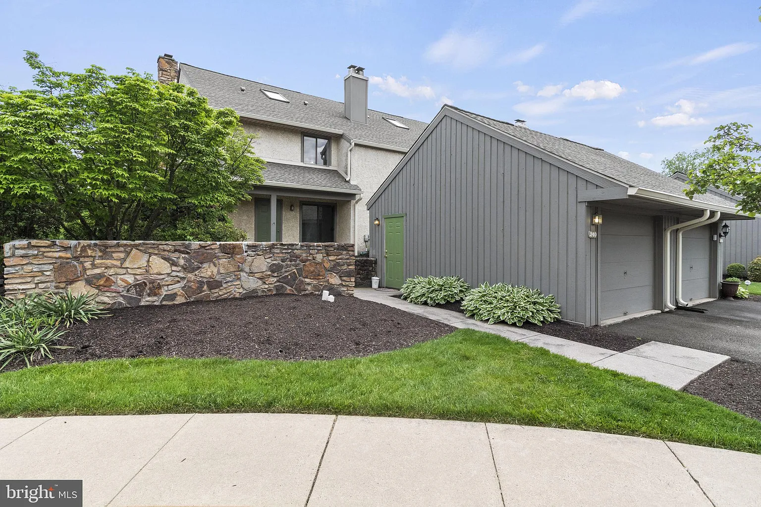 240 Clover Hill Ct photo 1