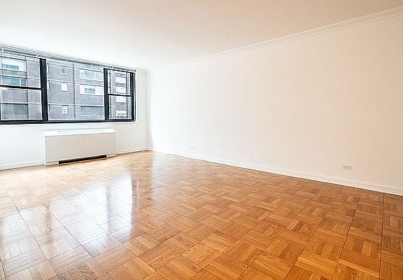 2nd image of 330 W 58th St APT 7M