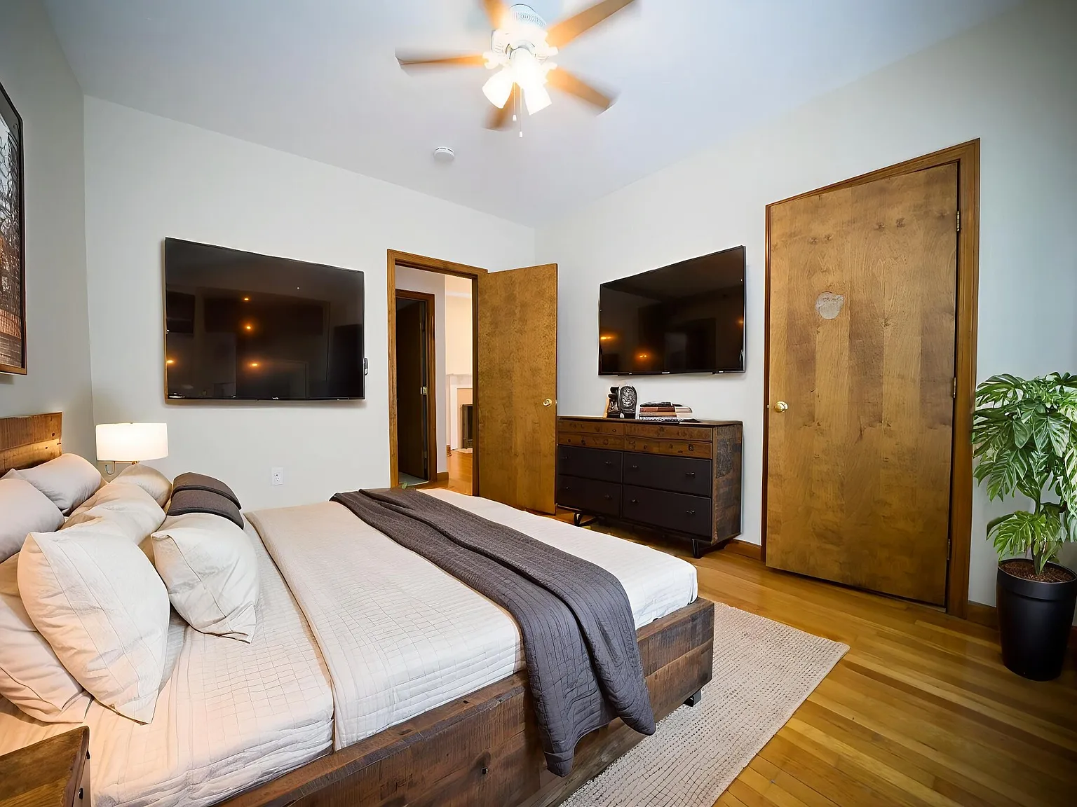 3 bed, 1200 sqft, $4,200 — Photo 4