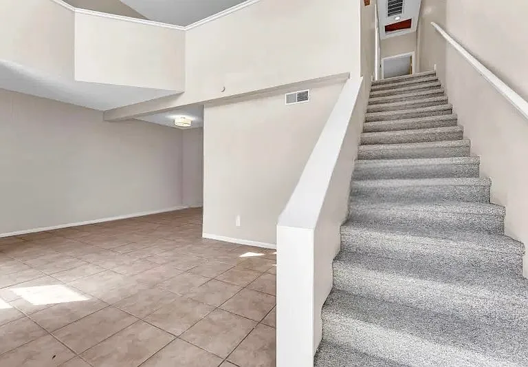 930 E Primrose St #D4 — Photo 8