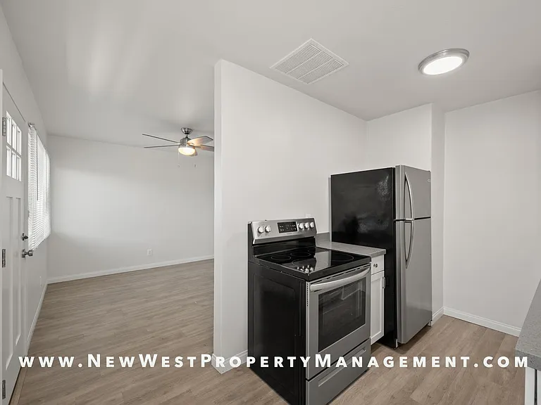559 22nd St #1/2 — Photo 13