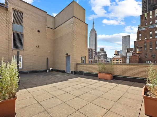 310 Lexington Avenue image 24 of 25