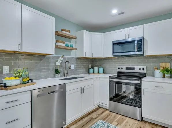 6877 Shahid Row, North Charleston, SC 29418