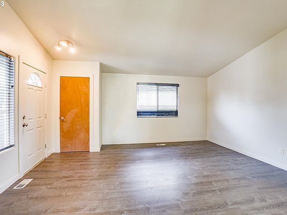5th image of 4304 NE 123rd Ave