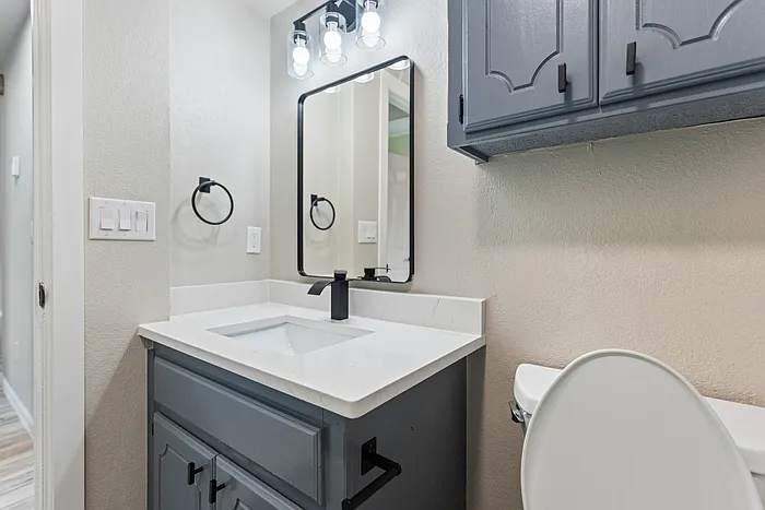 1101 S Bouziden Dr — Photo 11