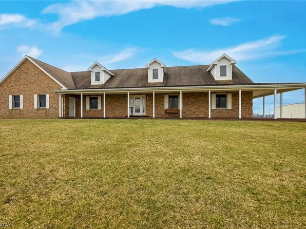 8817 Day Ave SW, Navarre, OH 44662