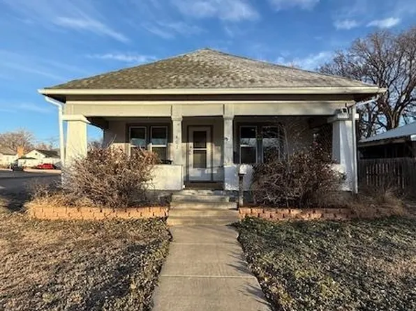 402 E 2nd St, Hoisington, KS 67544