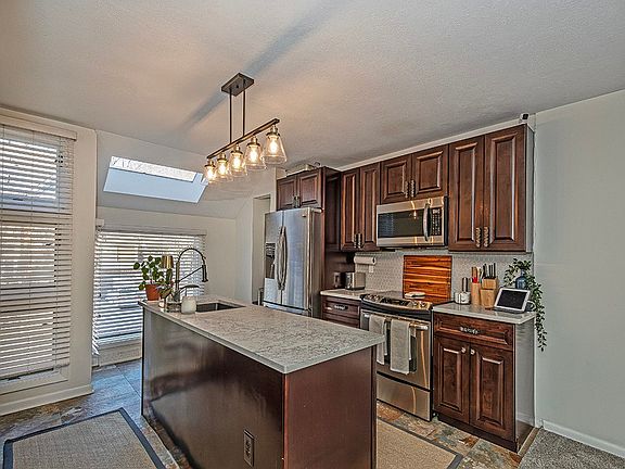 3rd image of 1402 Towne Square Dr