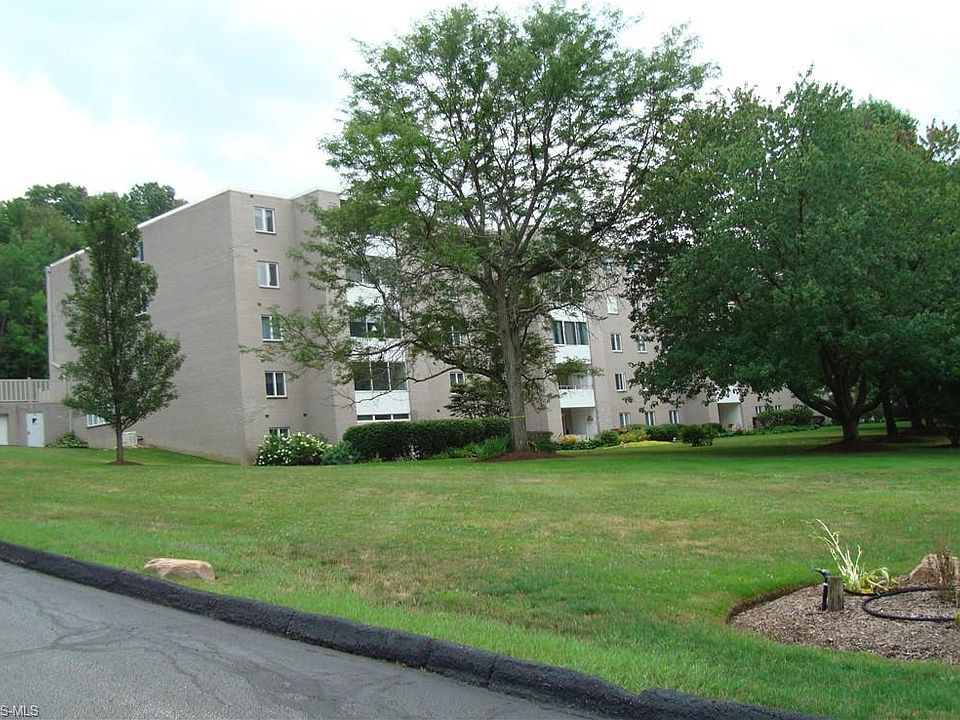 1st image of 520 Meredith Ln APT 407