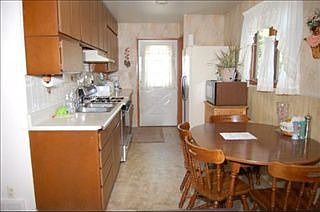 3rd image of 16 Birch St