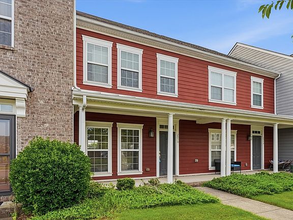 2nd image of 2050 Hemlock Dr