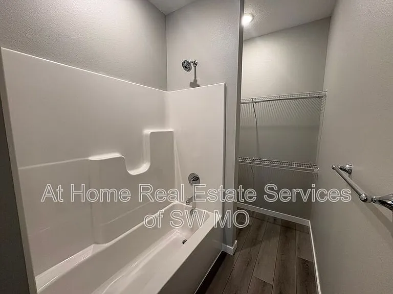 4930-8 W Minota St — Photo 10