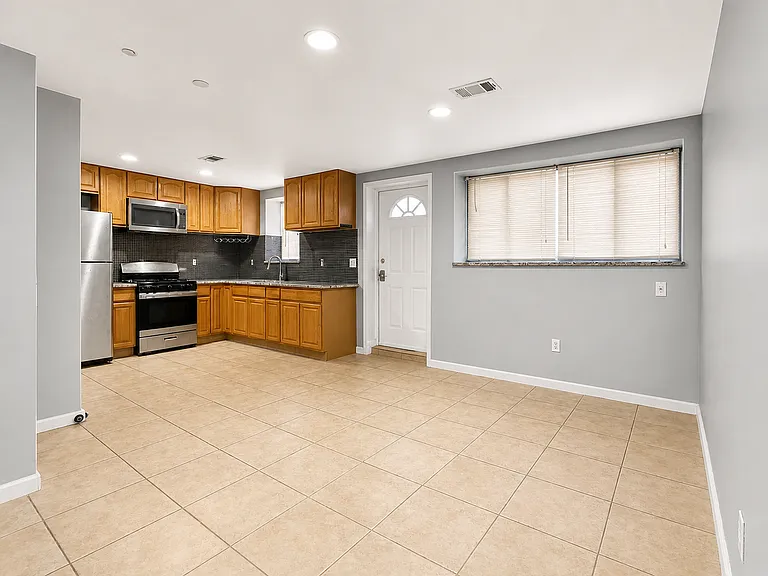 170A Greenleaf Ave #1 — Photo 4