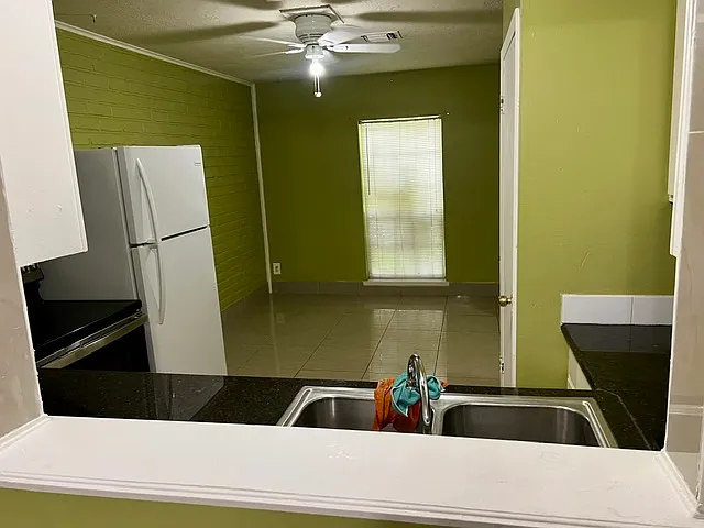 2 bed, 1200 sqft, $1,300 — Photo 4