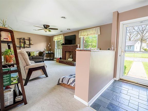 5th image of 615 Lakeview Dr