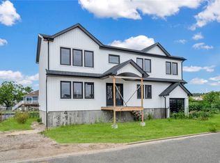 769 S 9th St, Lindenhurst, NY 11757