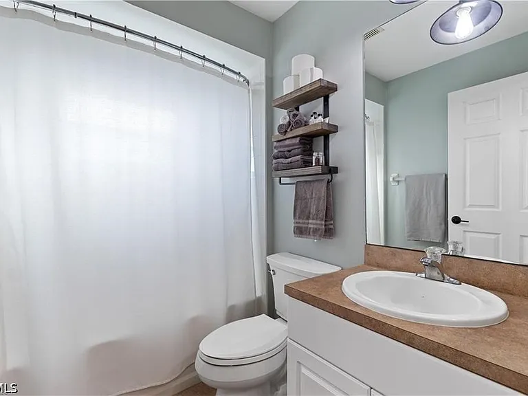 231 NW 26th Ave — Photo 11