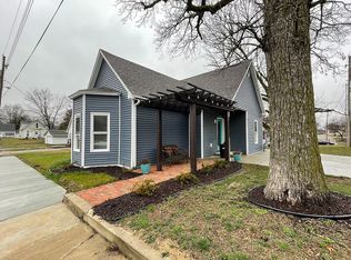 911 S 3rd St, Effingham, IL 62401