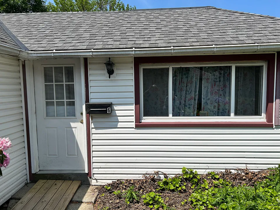 18 Meadowlawn Dr #6