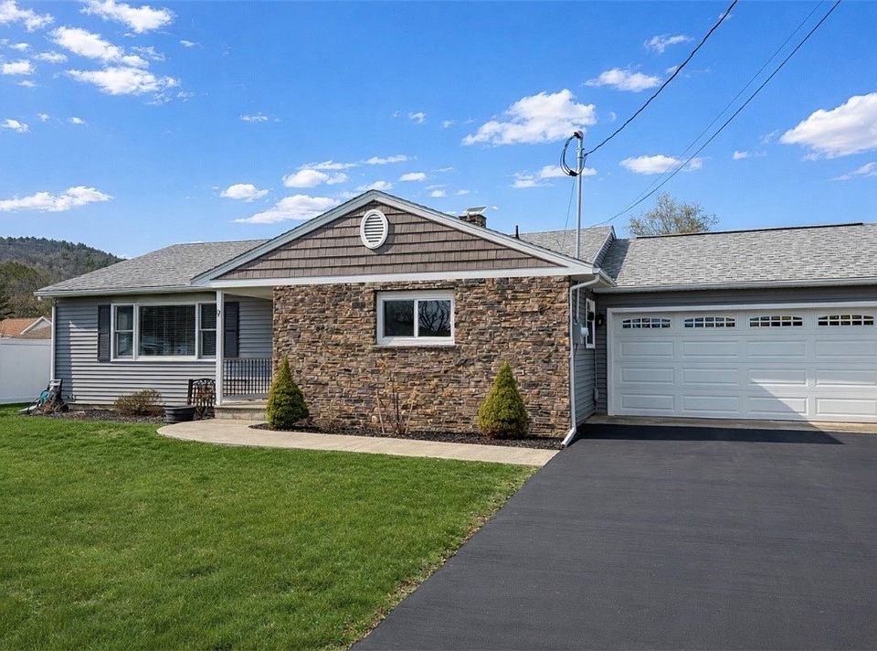 1st image of 9 Crestview Dr W