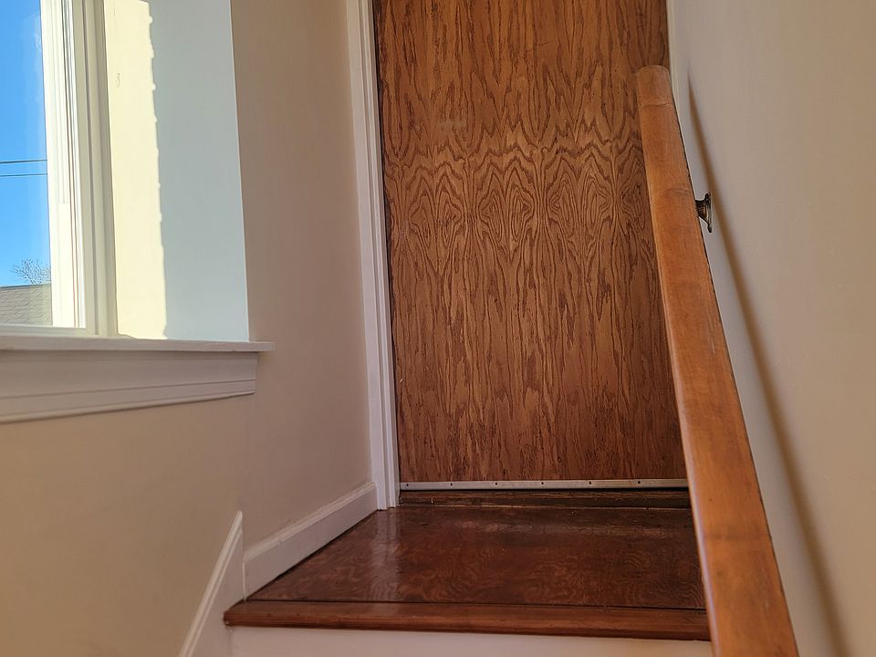 Apt entryway