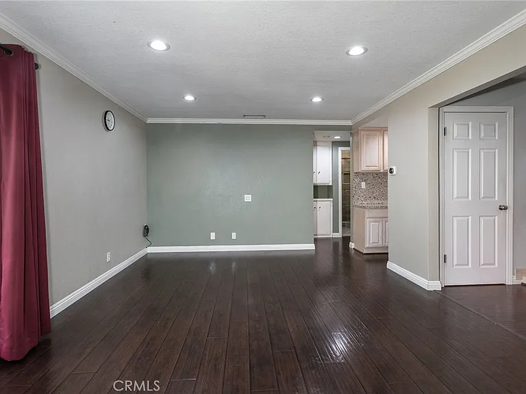 20246 Lanark St — Photo 11