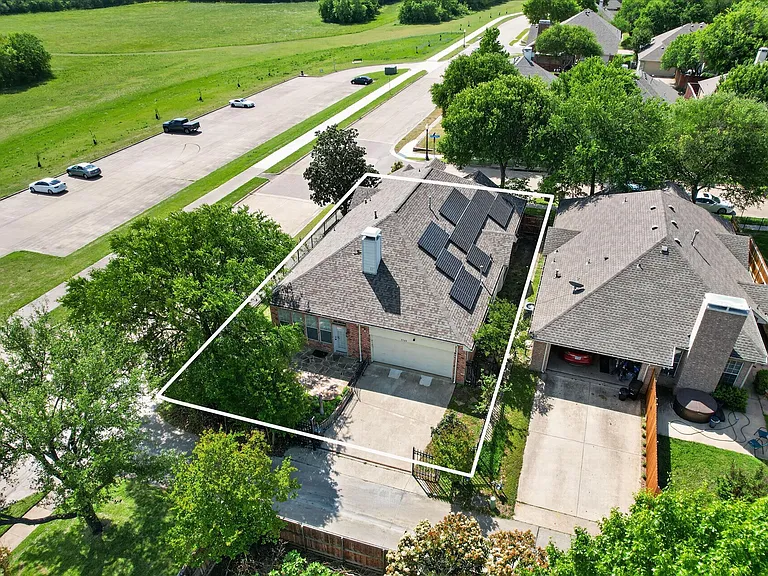 3500 Christopher Ln — Photo 2