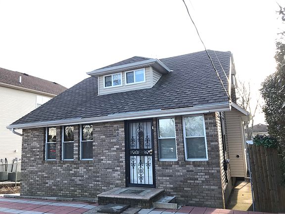 3rd image of 122 Justin Ave