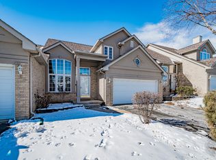 686 Meadowdale Dr, Romeoville, IL 60446