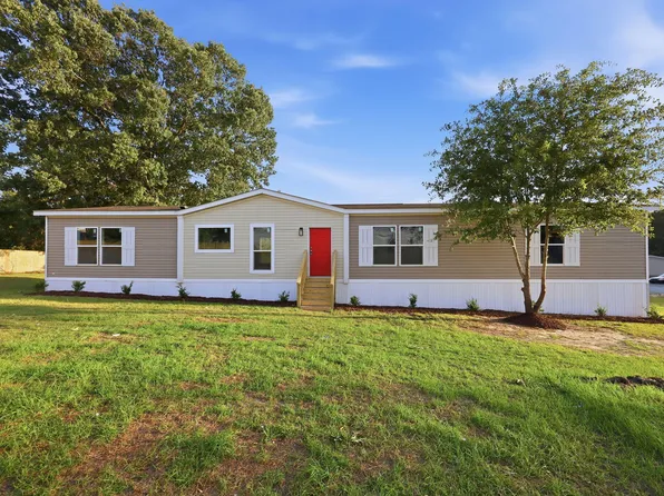 3920 McKethan St, Wade, NC 28395