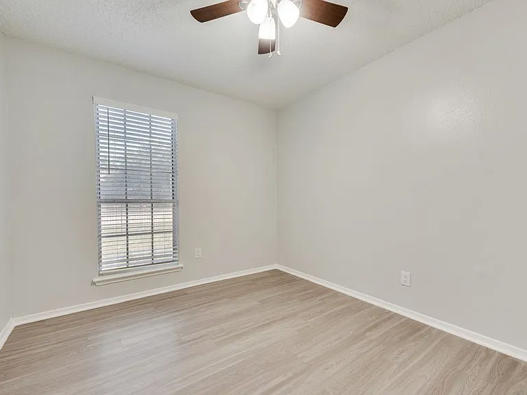 1200 Pecan Square Dr #8 — Photo 11