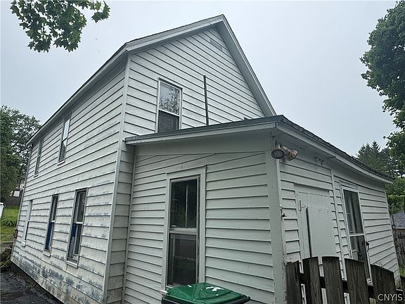 2nd image of 7 Reed St