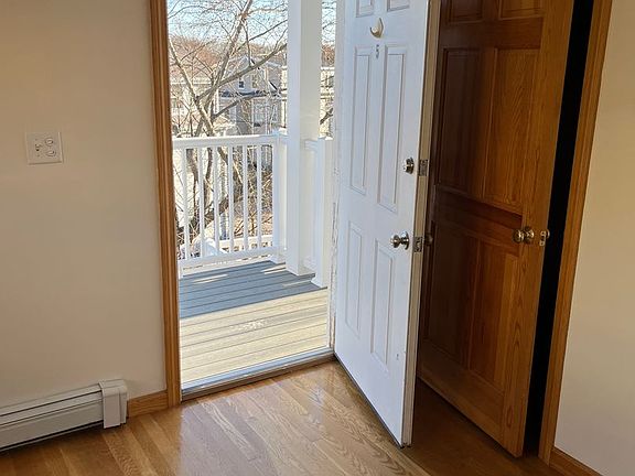 3rd image of 998 Washington St APT 3