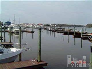 5th image of 418 Marina St