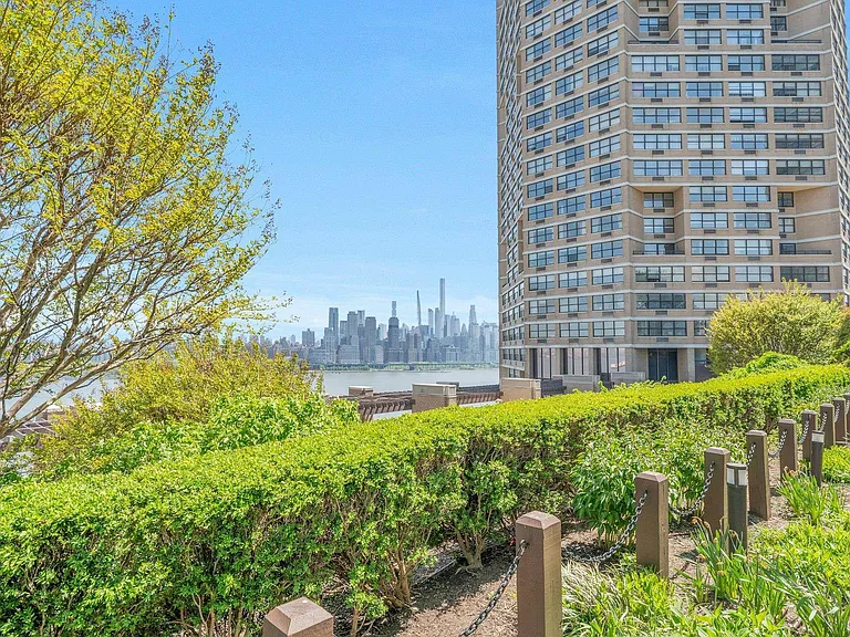 7004 Boulevard East #31D — Photo 26