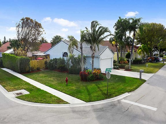 5th image of 4988 Broadstone Cir