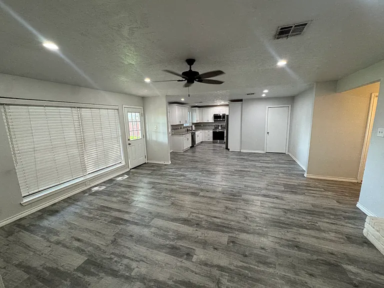 3227 Fern Rock Dr — Photo 2