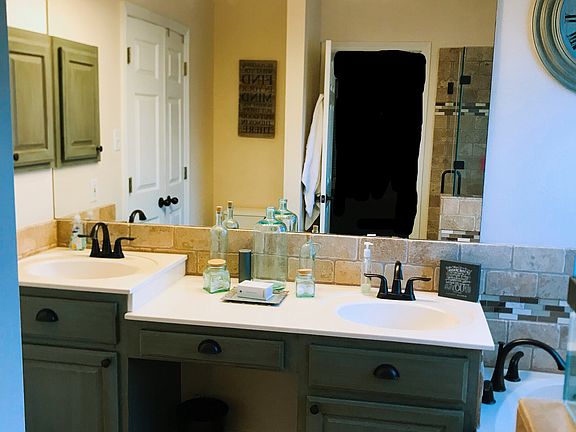 MBath w/ walk-in closet