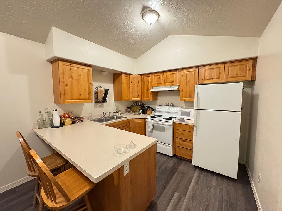 1st image of 1537 Canyon Ave