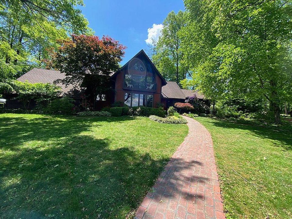 1st image of 1028 Meadowbrook Ln