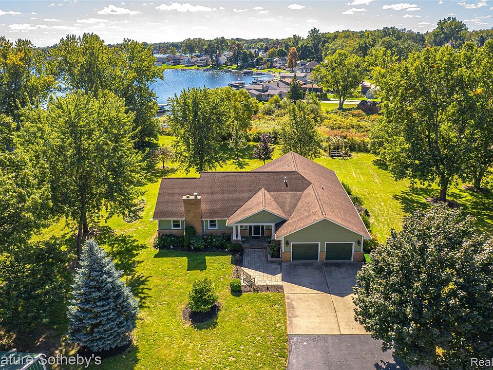 500 Lakeside Dr, photo 2