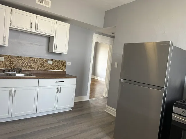 1507 W 66th St #2 — Photo 17