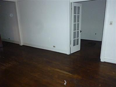 4th image of 1254 W Elmdale Ave