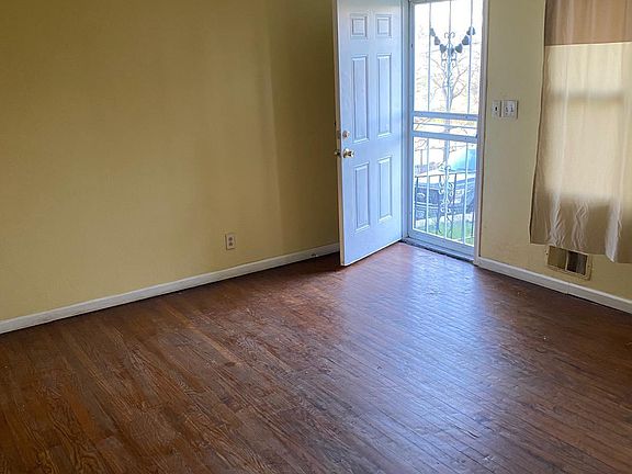 3rd image of 2504 Topping Ave