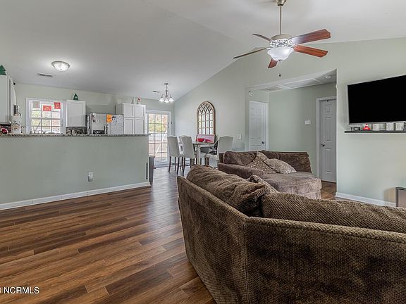 5th image of 210 Sweet Gum Ln